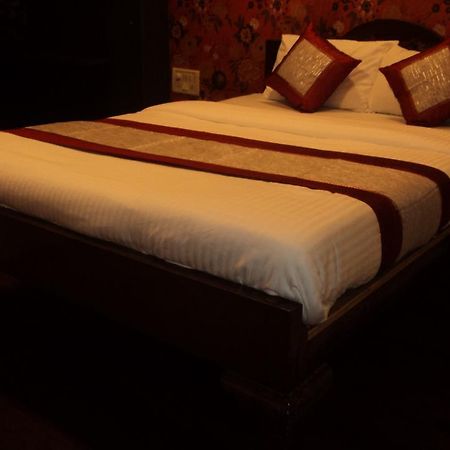 Benazeer Hotel Mumbai Ngoại thất bức ảnh