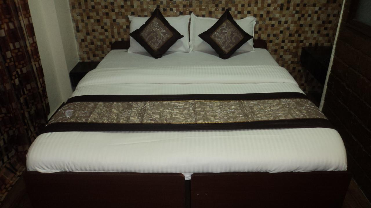 Benazeer Hotel Mumbai Ngoại thất bức ảnh