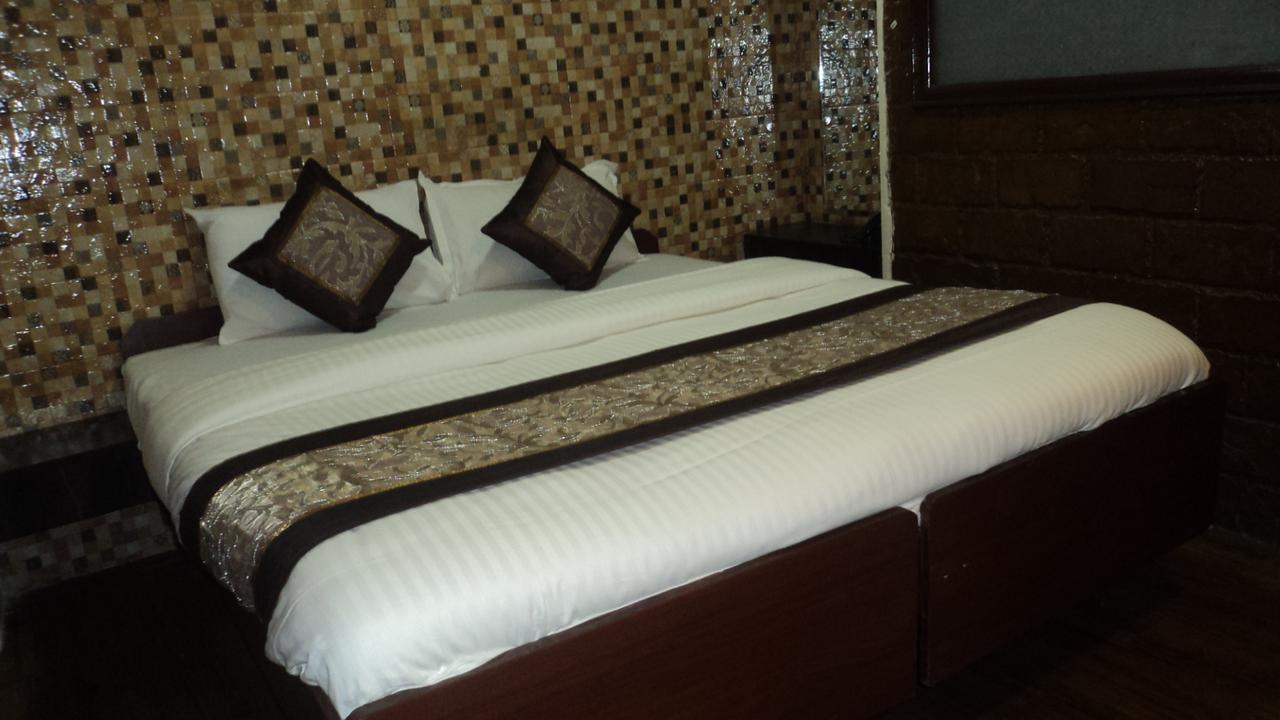 Benazeer Hotel Mumbai Ngoại thất bức ảnh