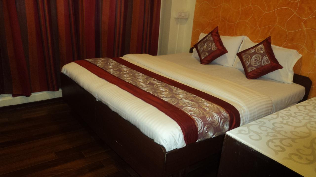 Benazeer Hotel Mumbai Ngoại thất bức ảnh