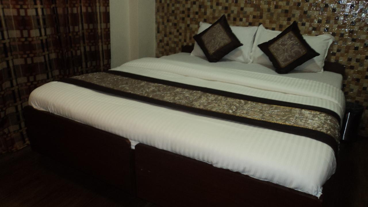 Benazeer Hotel Mumbai Ngoại thất bức ảnh