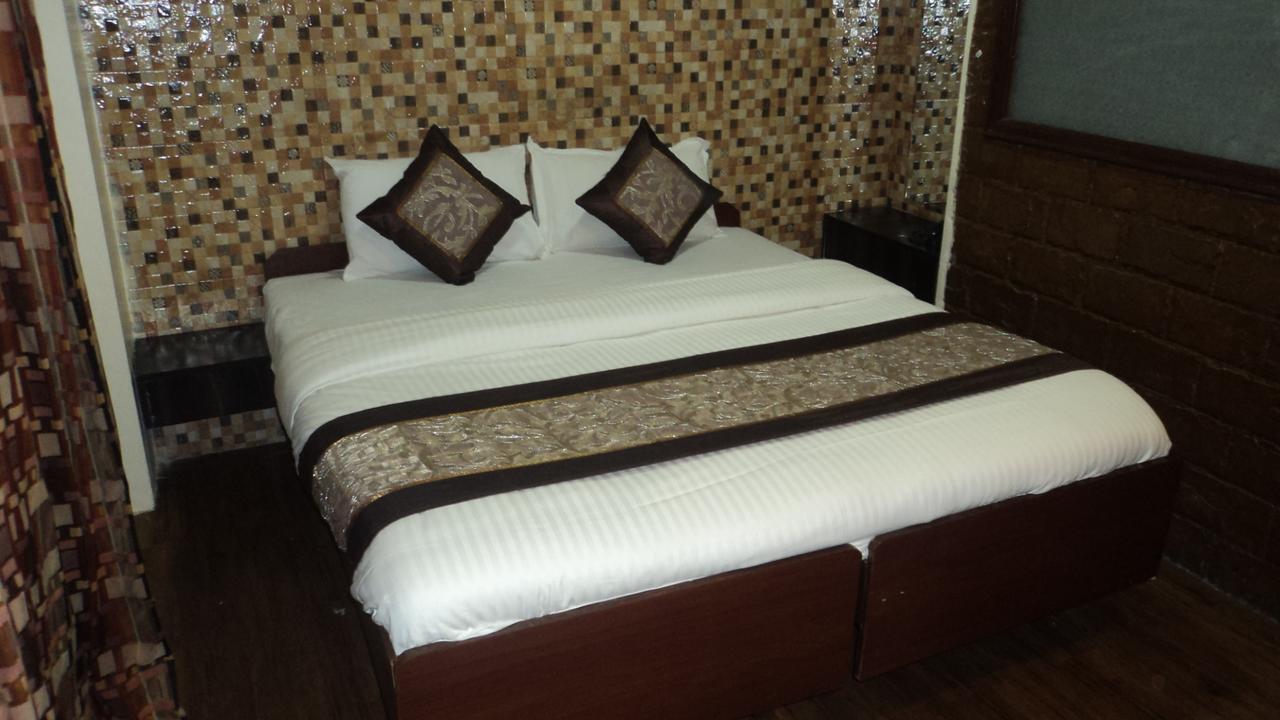 Benazeer Hotel Mumbai Ngoại thất bức ảnh