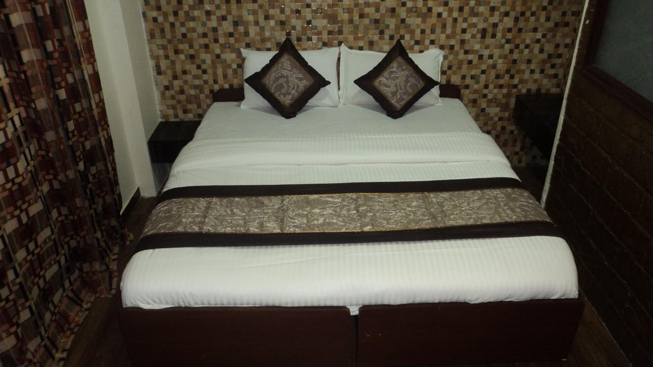 Benazeer Hotel Mumbai Ngoại thất bức ảnh