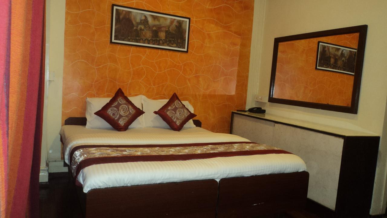 Benazeer Hotel Mumbai Ngoại thất bức ảnh