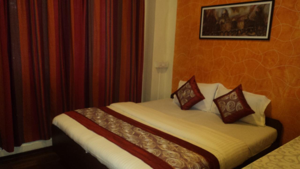 Benazeer Hotel Mumbai Ngoại thất bức ảnh