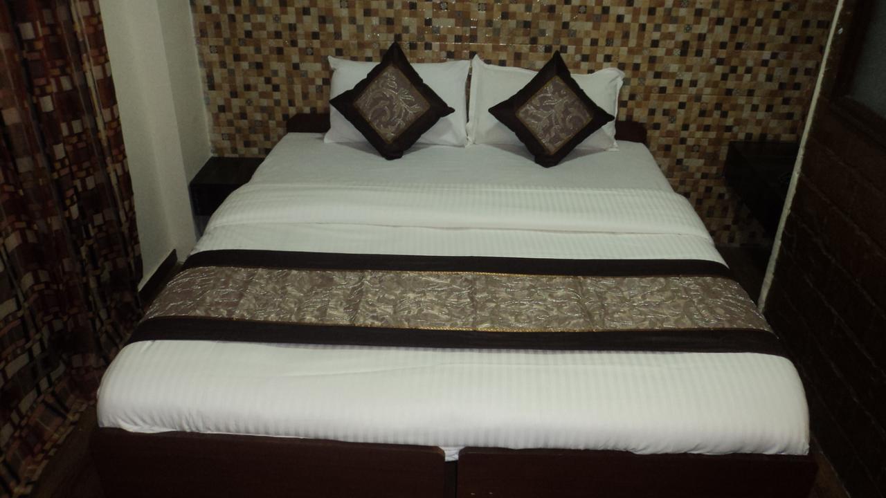 Benazeer Hotel Mumbai Ngoại thất bức ảnh