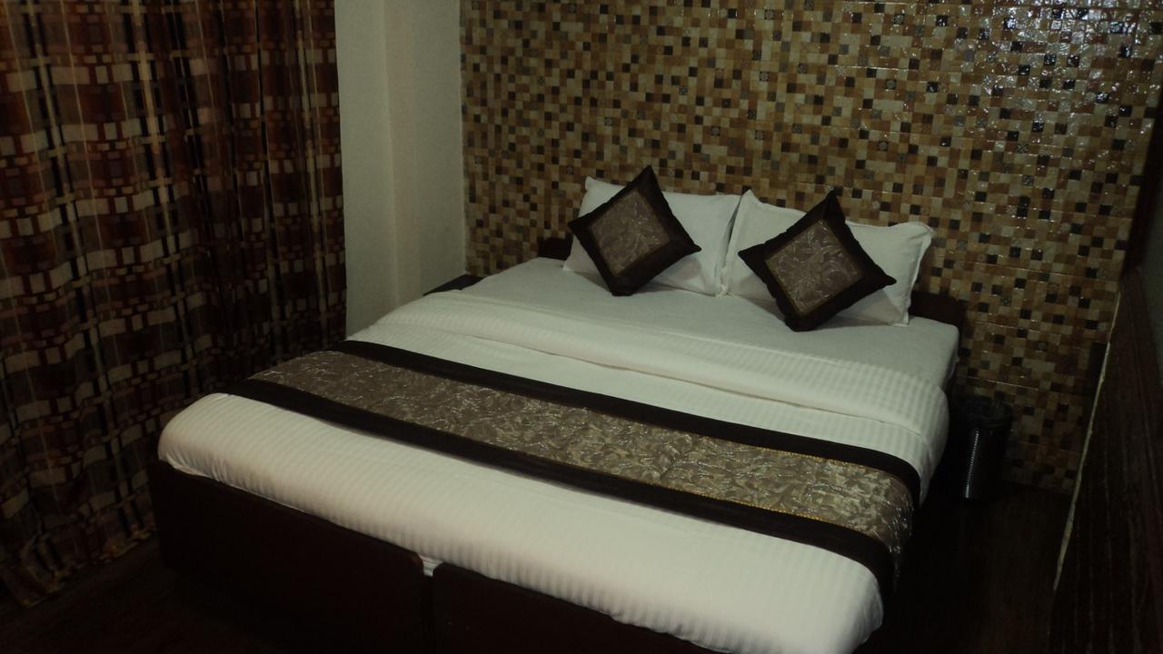 Benazeer Hotel Mumbai Ngoại thất bức ảnh