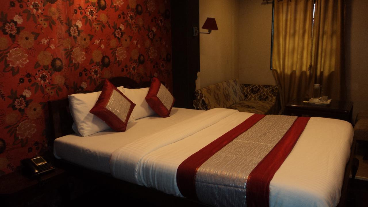 Benazeer Hotel Mumbai Ngoại thất bức ảnh