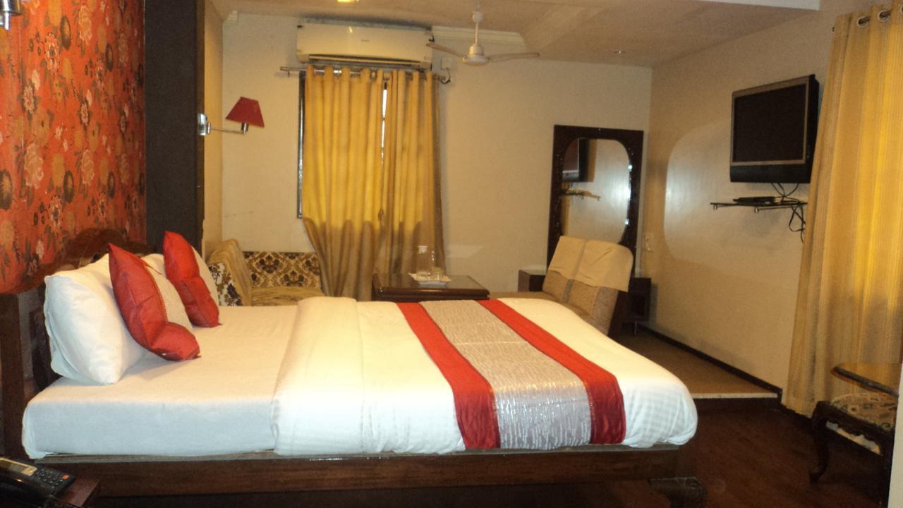Benazeer Hotel Mumbai Ngoại thất bức ảnh