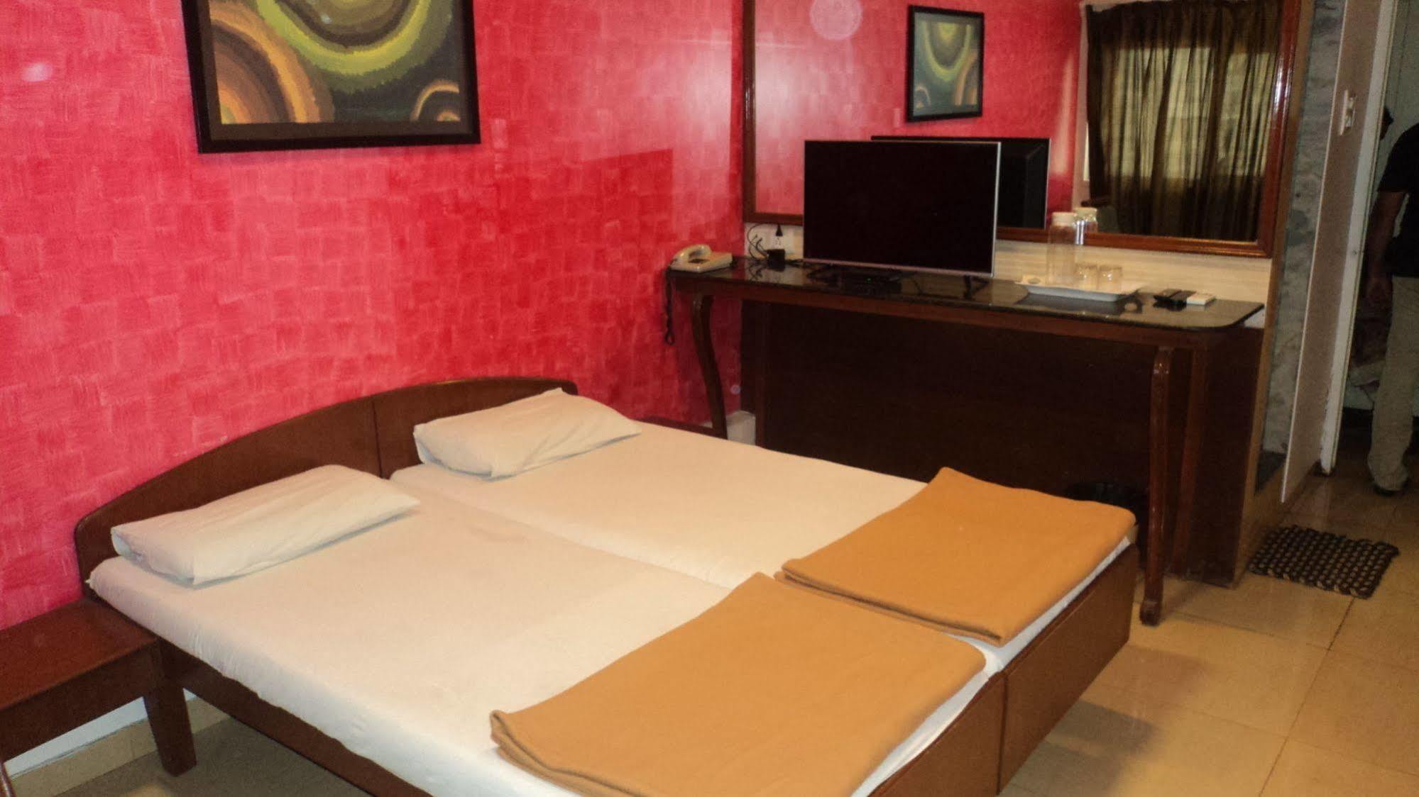 Benazeer Hotel Mumbai Ngoại thất bức ảnh