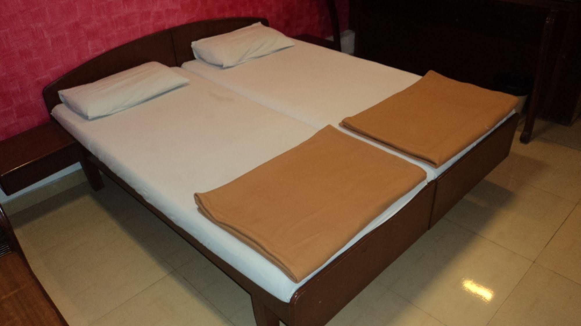 Benazeer Hotel Mumbai Ngoại thất bức ảnh