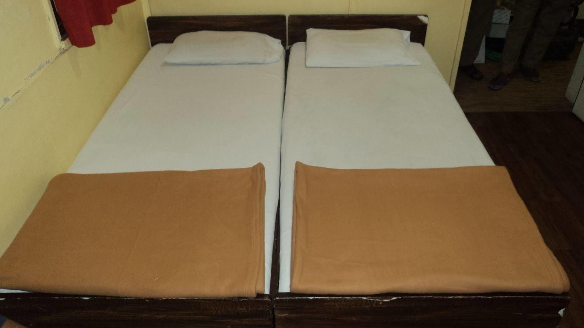 Benazeer Hotel Mumbai Ngoại thất bức ảnh